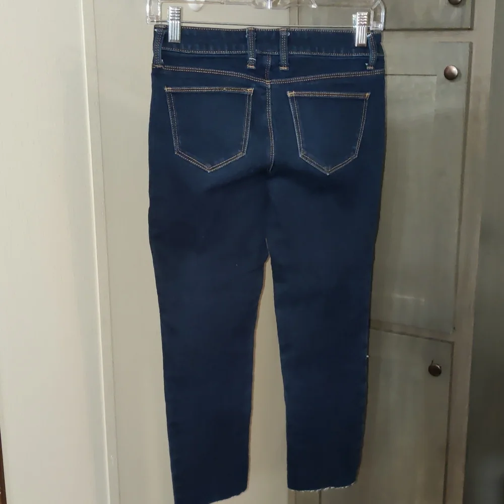 ***No Boundaries Destructed Cut Off Jeans - Picture 2 of 5